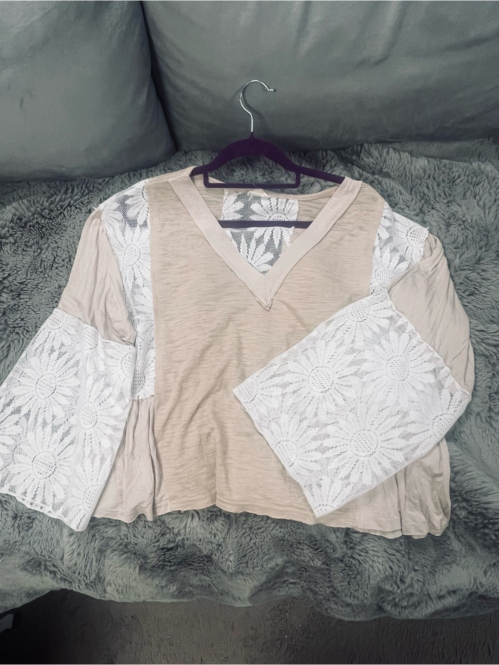 POL Small Beige Ivory Floral Lace Bell Sleeve Boho Tunic Top
